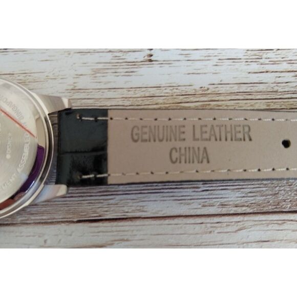 Mickey Mouse Watch Limited Release Disney World - Picture 8 of 9